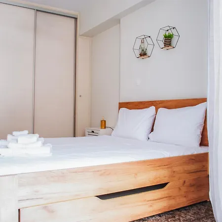 Your Athenian Hideaway: Cozy In The Center *