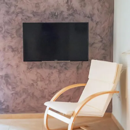 Your Athenian Hideaway: Cozy In The Center *